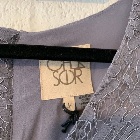 NWT Chaser Lace V-Neck Bell Sleeve Lace Dress Medium - Picture 4 of 5